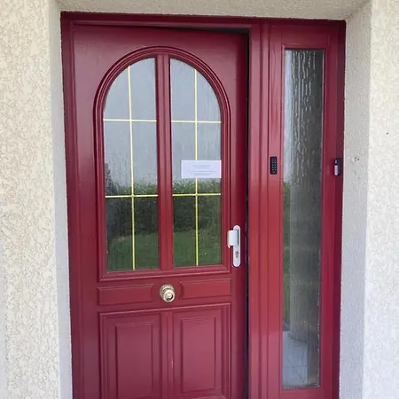 Aux Charmes Bed & Breakfast Isques