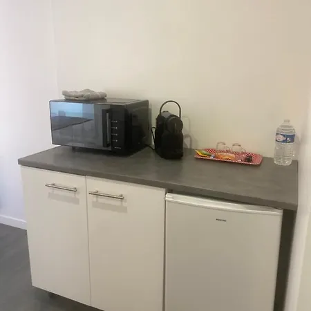 Aux Charmes Bed & Breakfast 3*