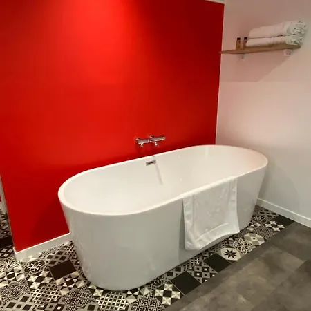 Aux Charmes Bed & Breakfast 3*