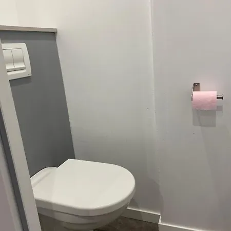 Aux Charmes Bed & Breakfast 3*