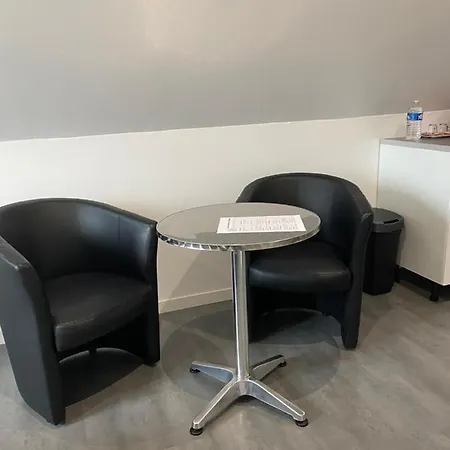 Aux Charmes Bed & Breakfast 3*