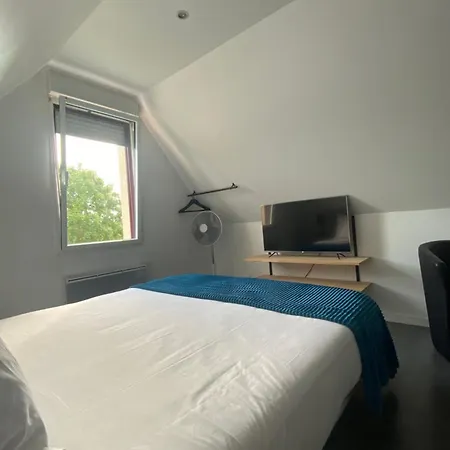 Aux Charmes Bed & Breakfast