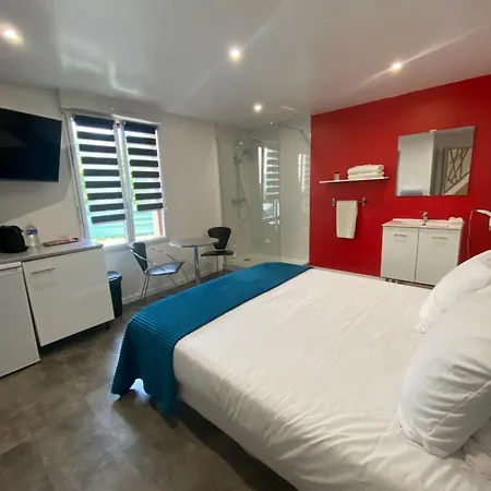 Aux Charmes Bed & Breakfast 3*