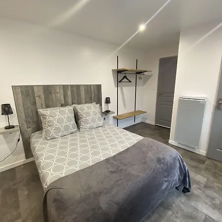 Aux Charmes Bed & Breakfast