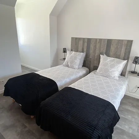 Aux Charmes Bed & Breakfast 3*