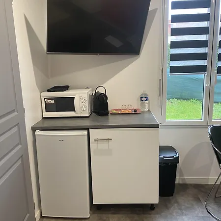 Aux Charmes Bed & Breakfast Isques