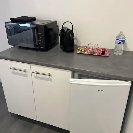 Aux Charmes Bed & Breakfast Isques