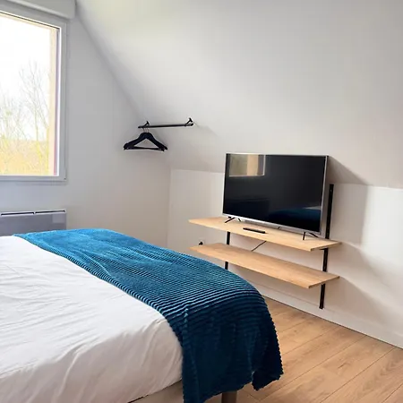 Aux Charmes Bed & Breakfast Isques