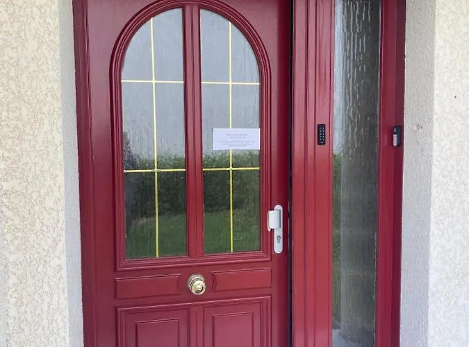 Aux Charmes Bed and Breakfast Isques