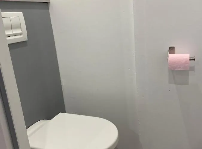 Aux Charmes Bed & Breakfast 3*