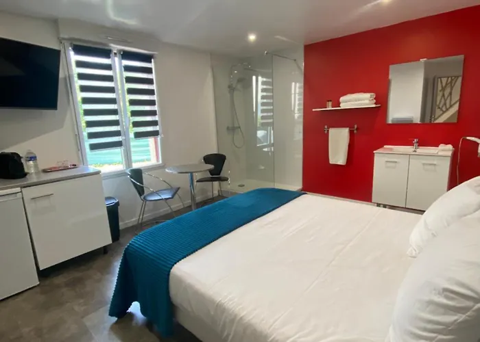 Aux Charmes Bed and Breakfast 3*