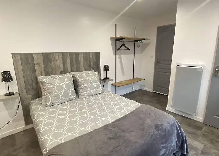 Aux Charmes Bed and Breakfast