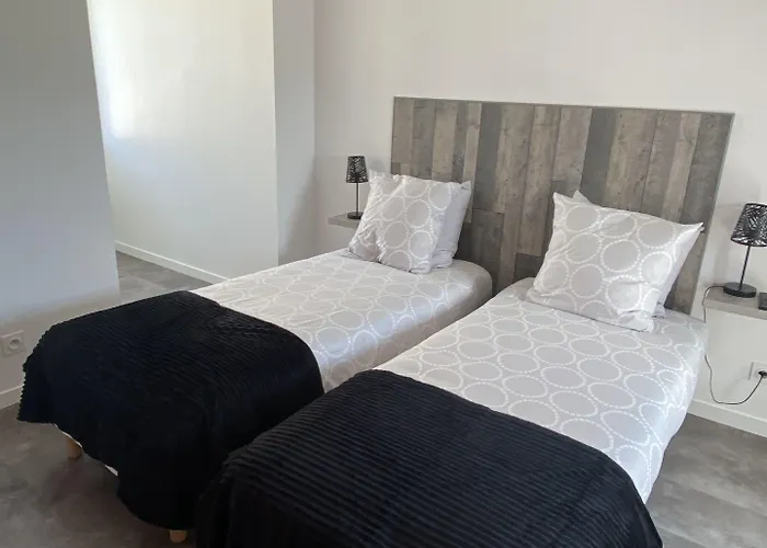 Aux Charmes Bed and Breakfast 3*