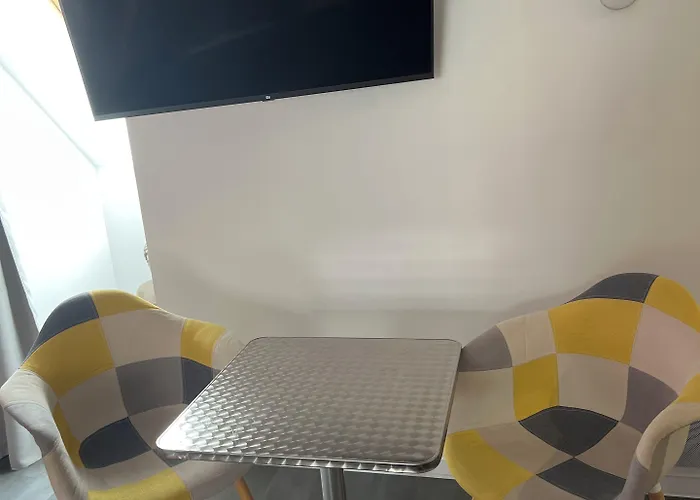 Aux Charmes Bed & Breakfast 3*