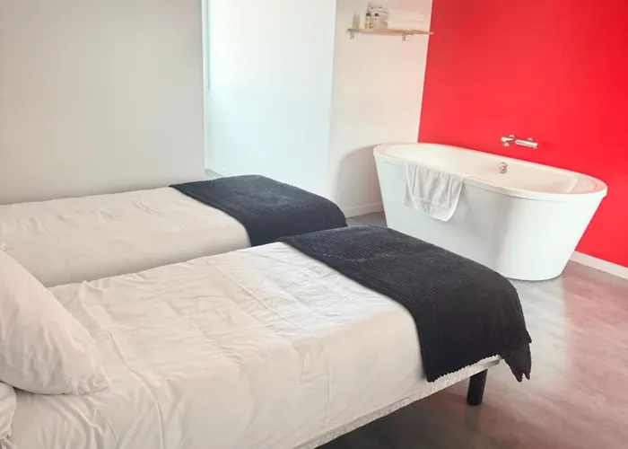 Aux Charmes Bed and Breakfast 3*