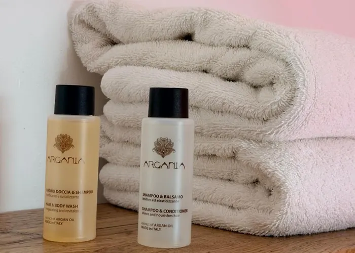 Aux Charmes Bed & Breakfast Isques