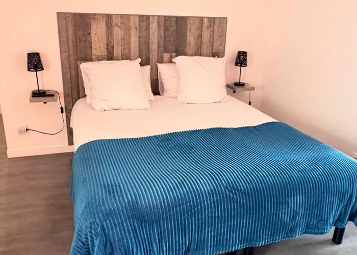 Aux Charmes Bed and Breakfast