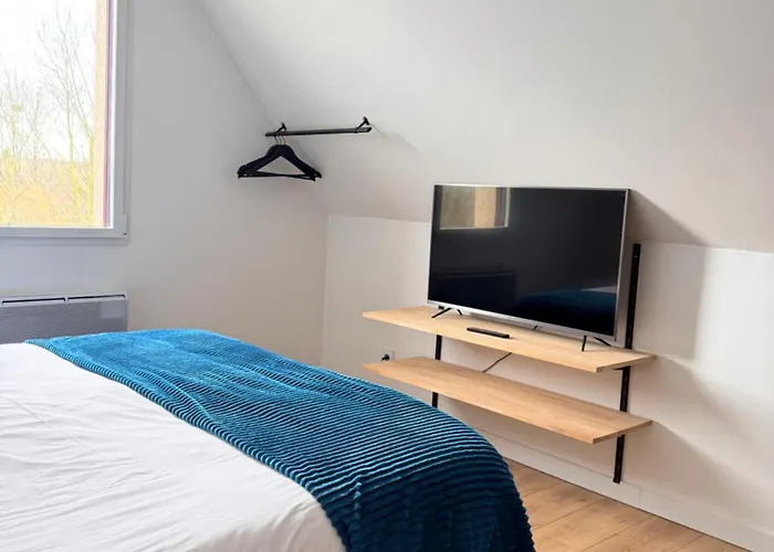 Aux Charmes Bed and Breakfast Isques